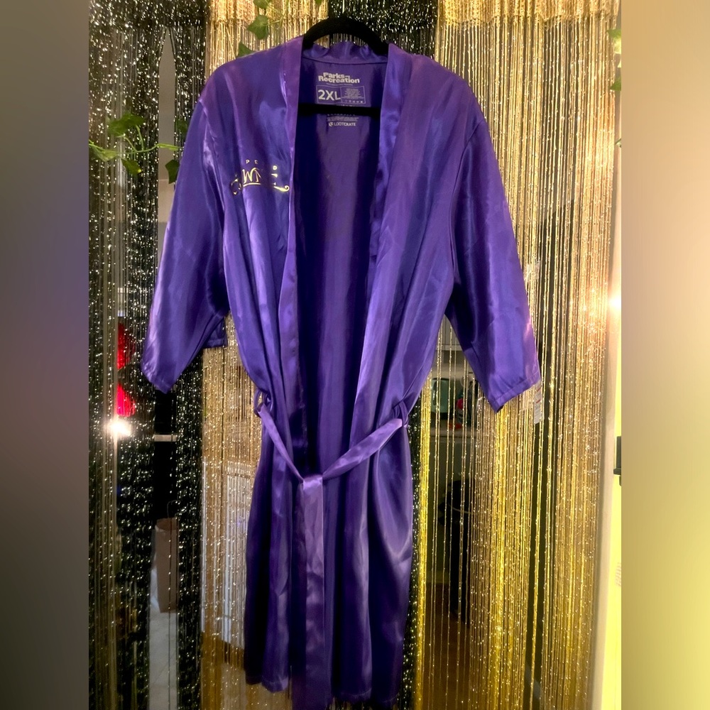 Parks and Recreation Pampered Pawnee βTreat Yo Selfβ robe, Loot Crate exclusive.